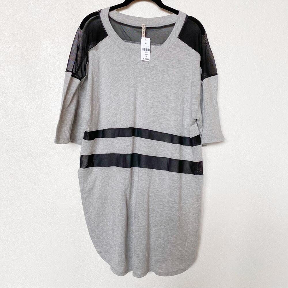 Emma & Sam LF Split Side Mesh Panel Top Size Medium